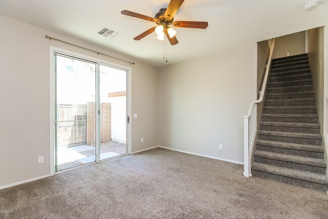 Foto del edificio - 4121 E Oakland St