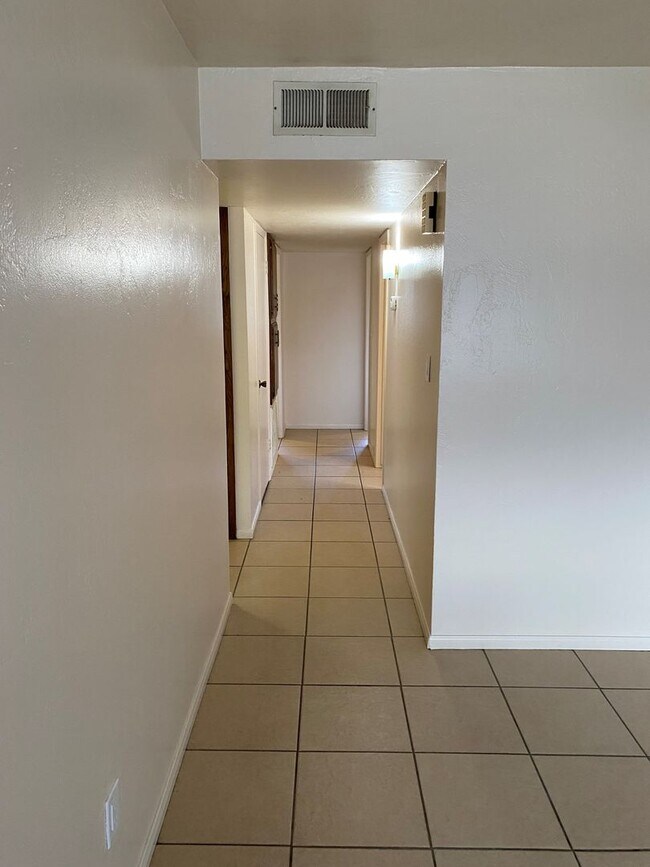 Building Photo - 3521 S Half Moon Dr