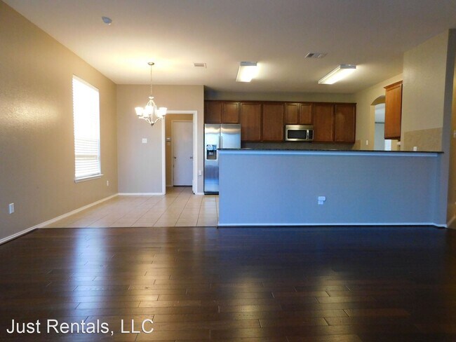 Foto del edificio - 6 br, 3.5 bath House - 2538 Red Fern Dr