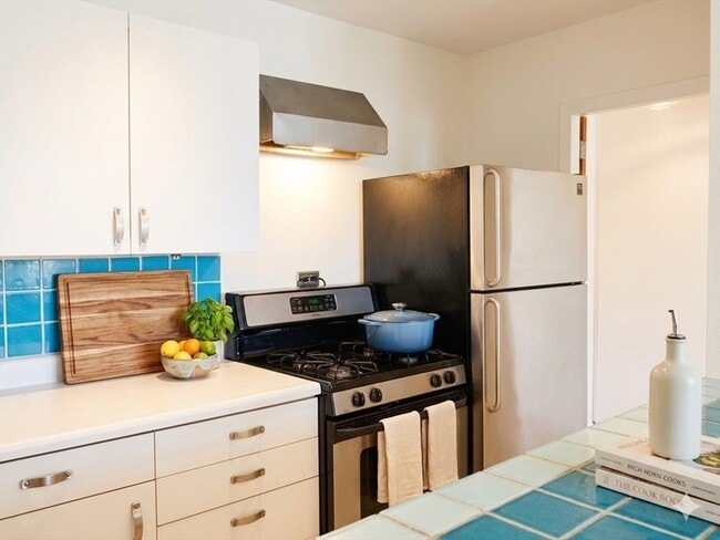 Building Photo - 9 Hawthorne Pl