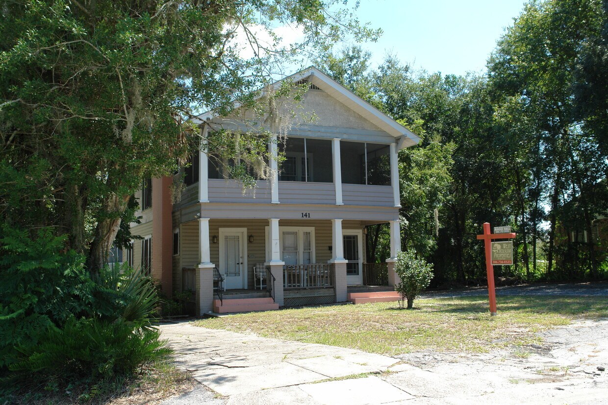 141 N Stone St, Deland, FL 32720 Apartments in Deland, FL