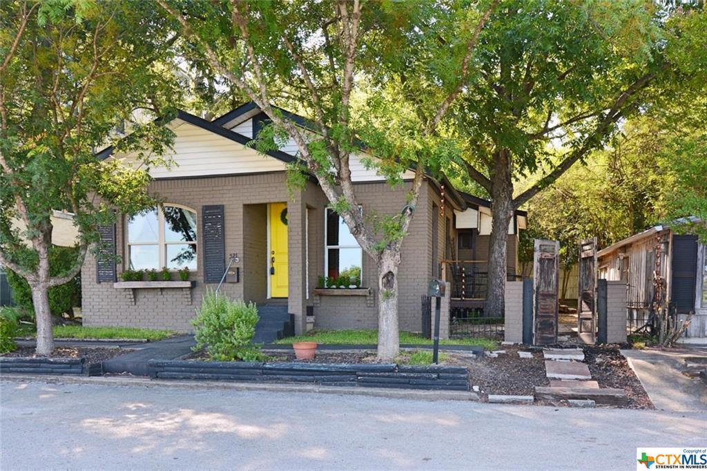 521 W Bridge St, New Braunfels, TX 78130 House Rental in New