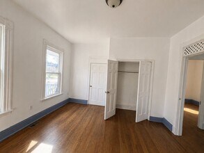 Building Photo - 100 Davis St
