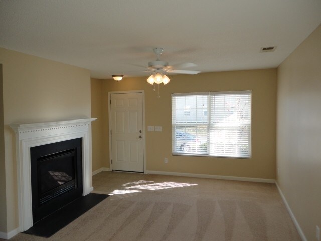 Foto del edificio - 6021 Ladish Ln