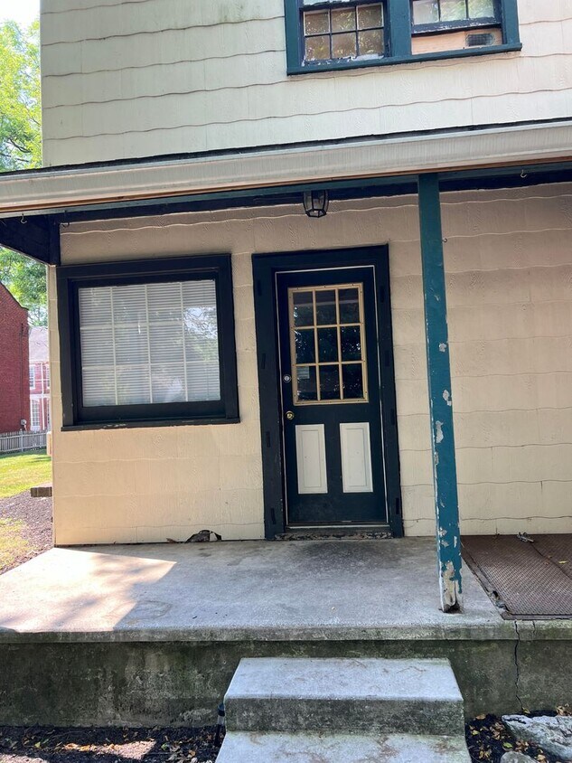 171 W Louther St Unit Apt 2, Carlisle, PA 17013 Room for Rent in