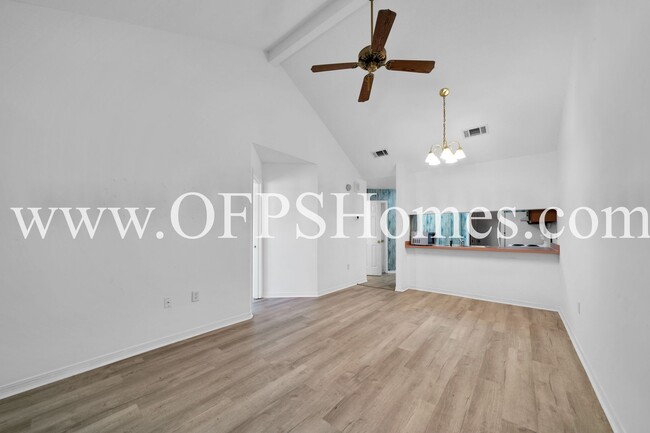 Building Photo - 2 bed Townhome in Fort Walton Beach