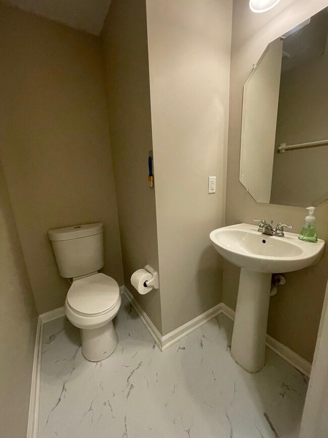 Foto del edificio - 816 Grover Ln