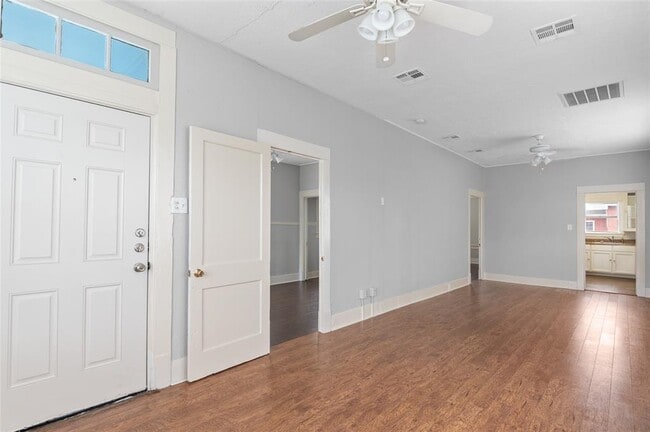 Building Photo - 714 44th St