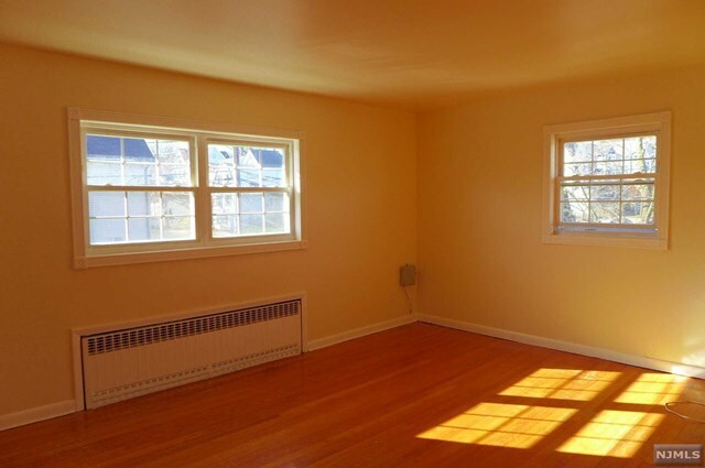 Building Photo - 604 Elm St