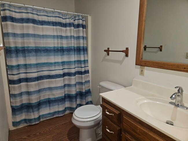 Building Photo - 115 Holly Dr