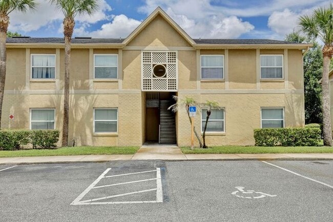 Spacious 2/2 Condo in Hawthorne Village - Orlando! Available Now! - Spacious 2/2 Condo in Hawthorne Village - Orlando! Available Now!