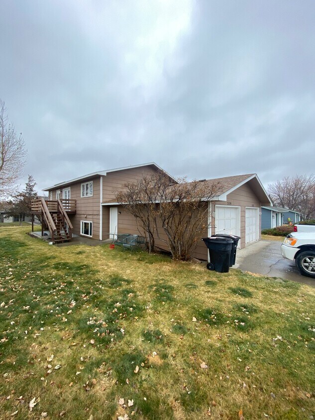 Primary Photo - 337 Aristocrat Dr