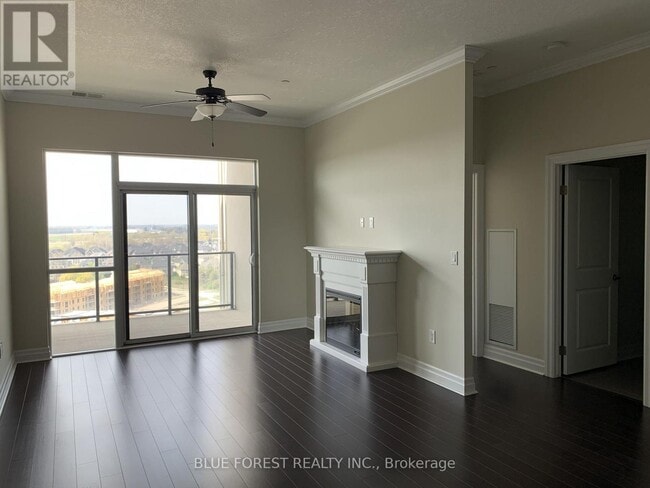 Photo du bâtiment - 240 Villagewalk Blvd