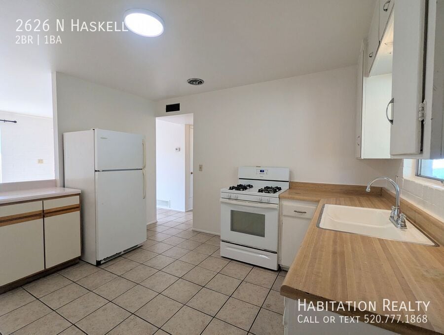 Photo - 2626 N Haskell Dr-
