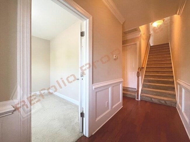 Building Photo - Lovely 3 Story 3 Bedroom 3.5 Bath 1 Car-Ga...