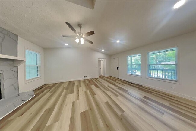 Foto del edificio - 2520 Deerfield Dr