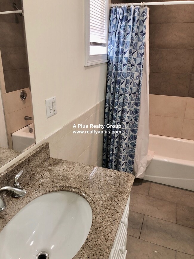 Building Photo - 14 Schiller St