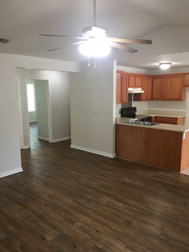 Foto del edificio - 134-136 Melody Ln NW