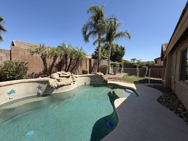 Building Photo - Seville With Pool and Casita