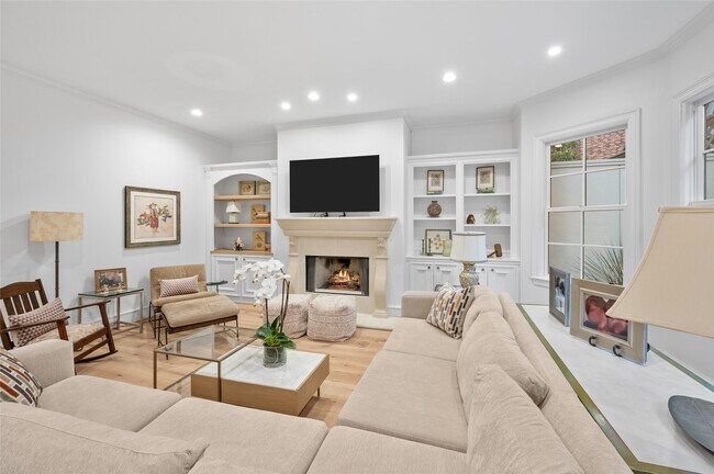 Foto del edificio - 1235 Wynden Oaks Garden Dr