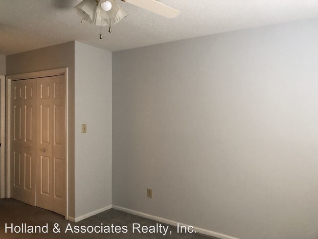 Building Photo - 712 Meadowgreen Village Dr
