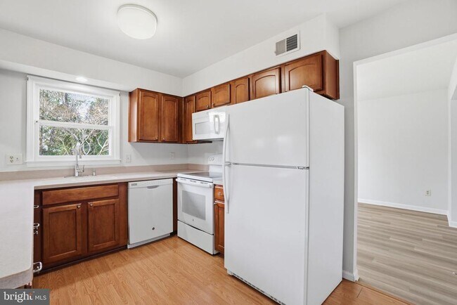 Foto del edificio - 9713 Waterline Dr