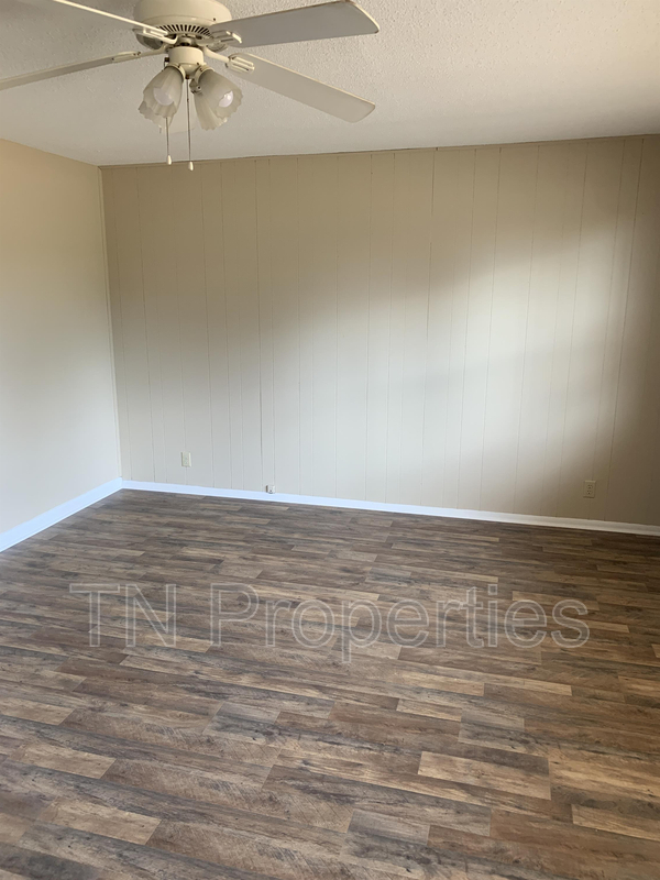 Building Photo - 1510 Falcon Dr