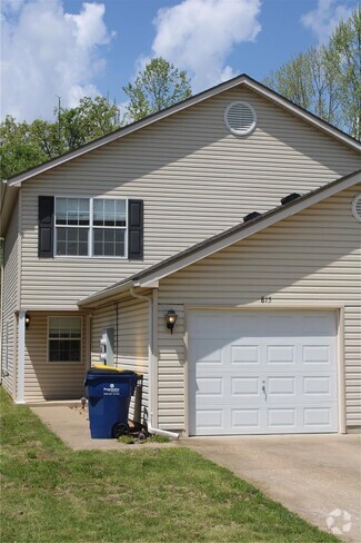 Building Photo - 815 Woodside Creek Dr