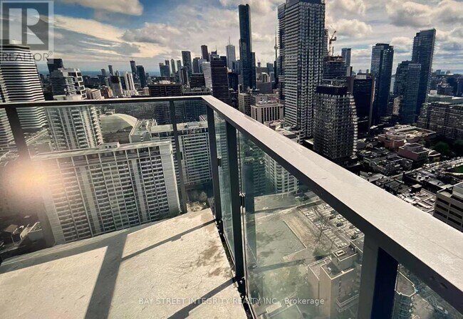 Building Photo - 50 Wellesley St E