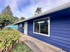 Building Photo - 438 SE 11th Ave