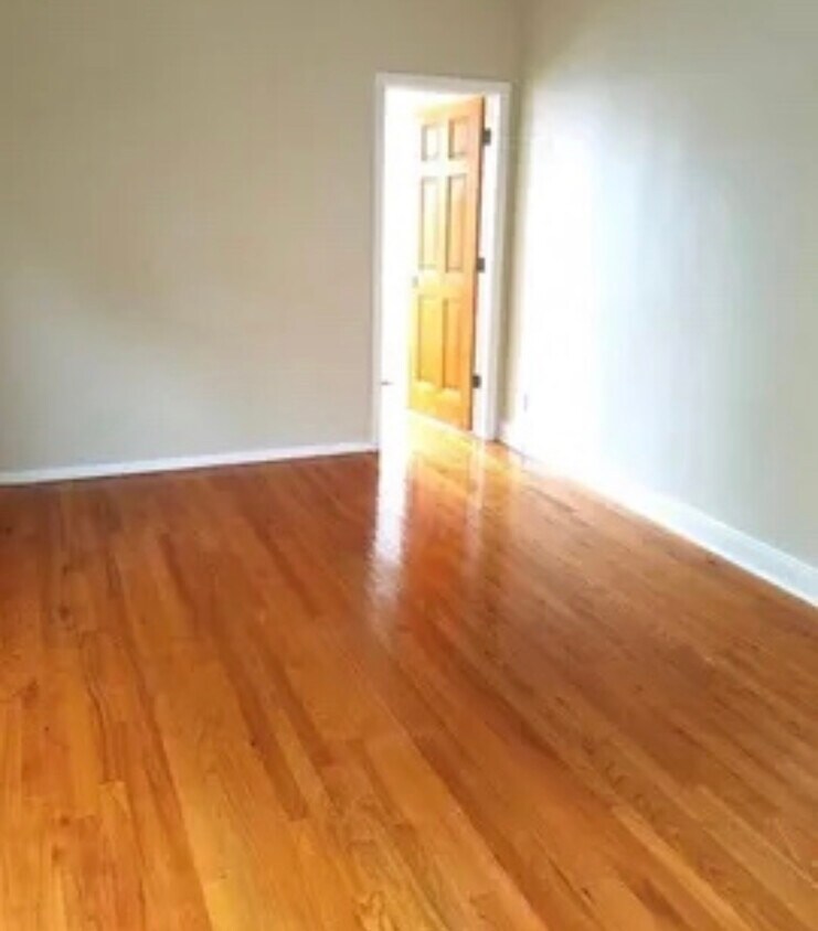 7802 75th St, Glendale, NY 11385 Apartments in Glendale, NY