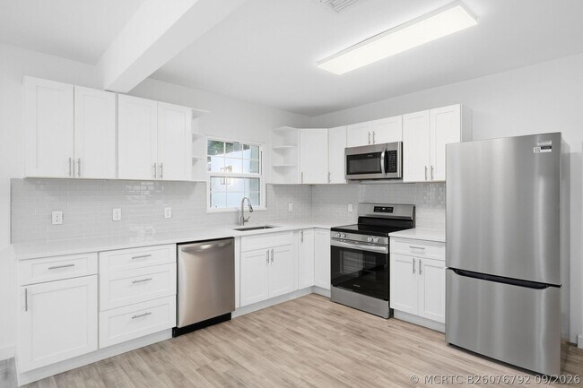 Building Photo - 5203 N Flagler Dr