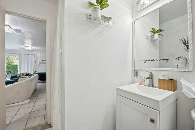 Foto del edificio - 1159 Arlington Pkwy NE