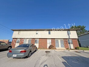 Building Photo - 1201 N Main St