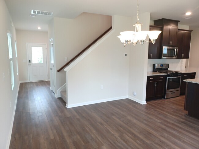 Building Photo - 1006 Depot Dr