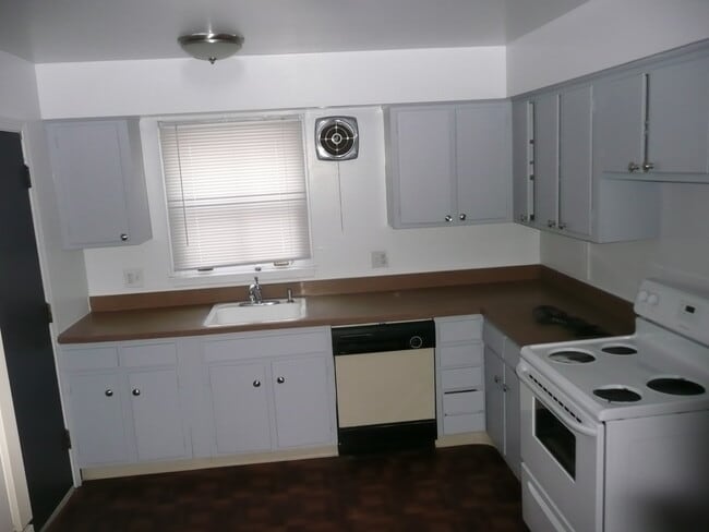 Building Photo - 1512-1522 Central St