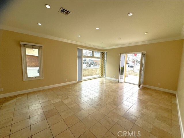 Building Photo - 4510 Seashore Dr