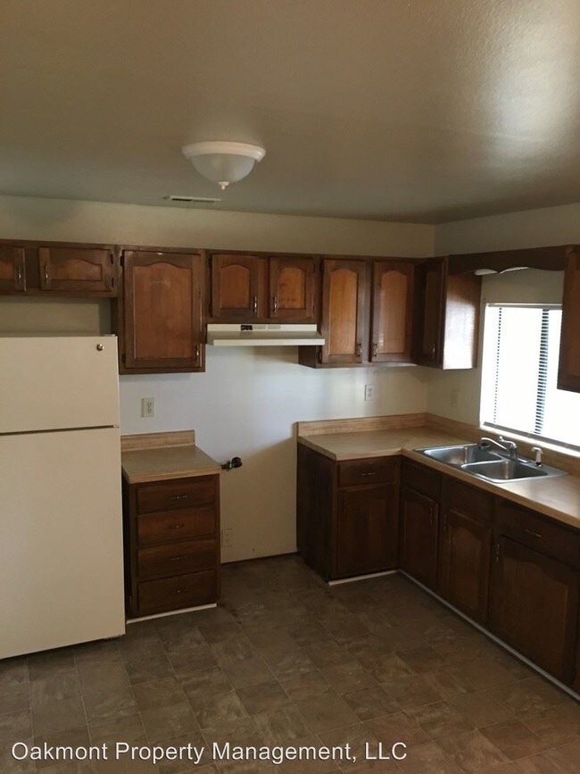 Building Photo - 2819 Breezewood Ave