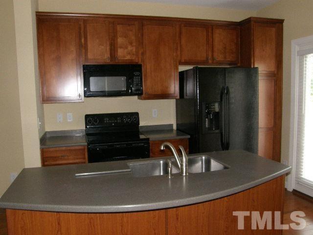 Building Photo - 8820 Orchard Grove Way