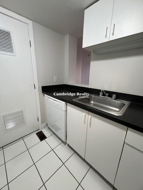 Building Photo - 71 Fulkerson St