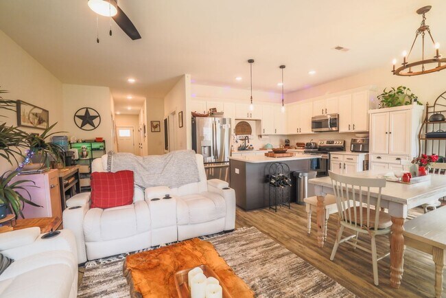 Foto del edificio - Newer Build House for Rent, Available Sept...