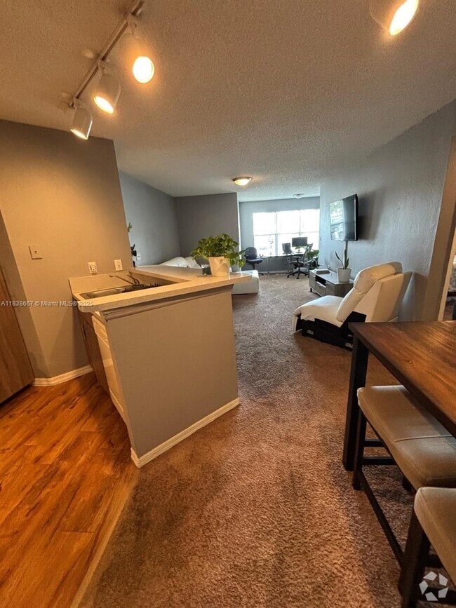 Building Photo - 12620 Vista Isles Dr