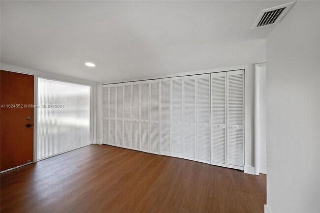 Foto del edificio - 6701 SW 116th Ct