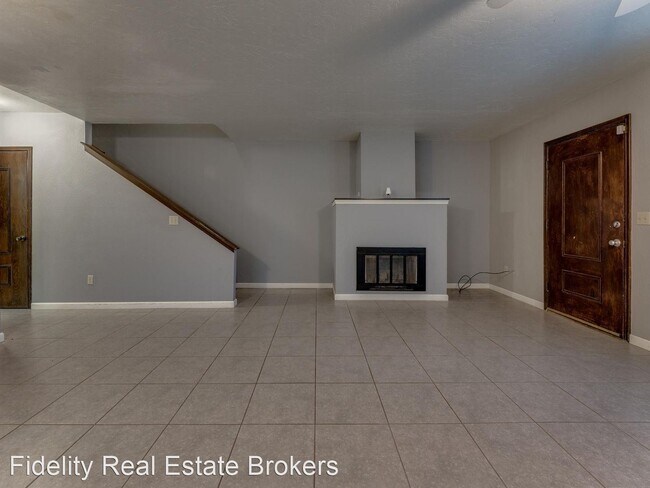 Building Photo - 3 br, 2.5 bath House - 4041 NW 34th Street,