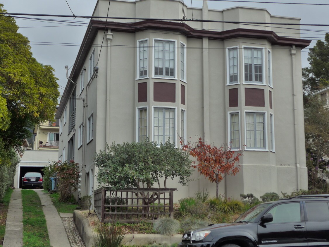 Building front - 1527 Walnut St