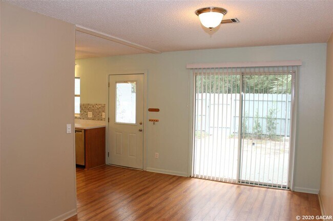 Foto del edificio - 817 NW 16th Ave