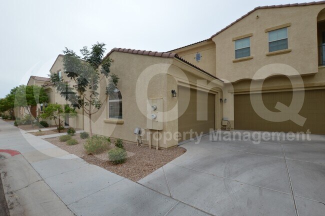 Building Photo - 1367 S Country Club Dr
