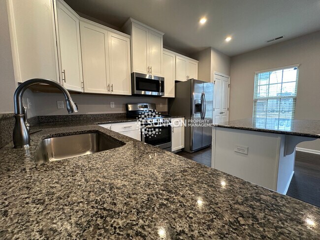 Foto del edificio - Beautiful 3 Bed Townhome in Eagle Lake Sub...