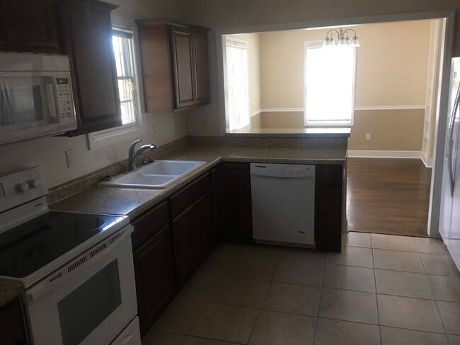 Chef Kitchen - 1207 N Oak St