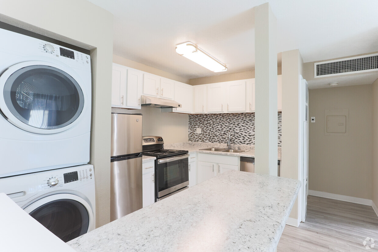 1BD, 1BA - 526SF Kitchen - Vista Del Sol Apartments